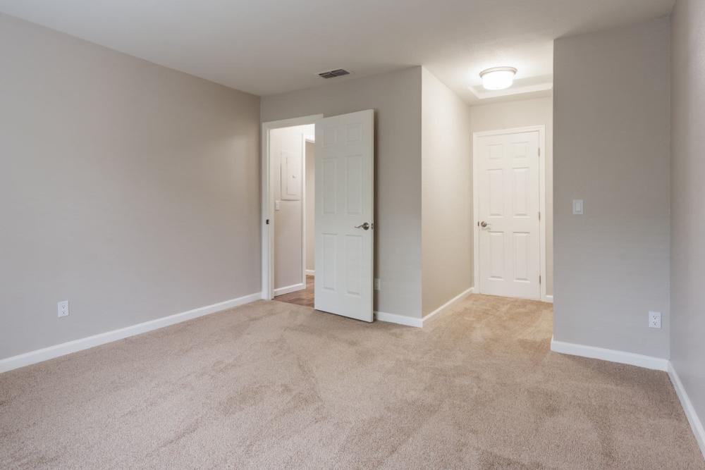 Bedroom with plush carpeting at Hidden Lake Condominium Rentals in Sacramento, California