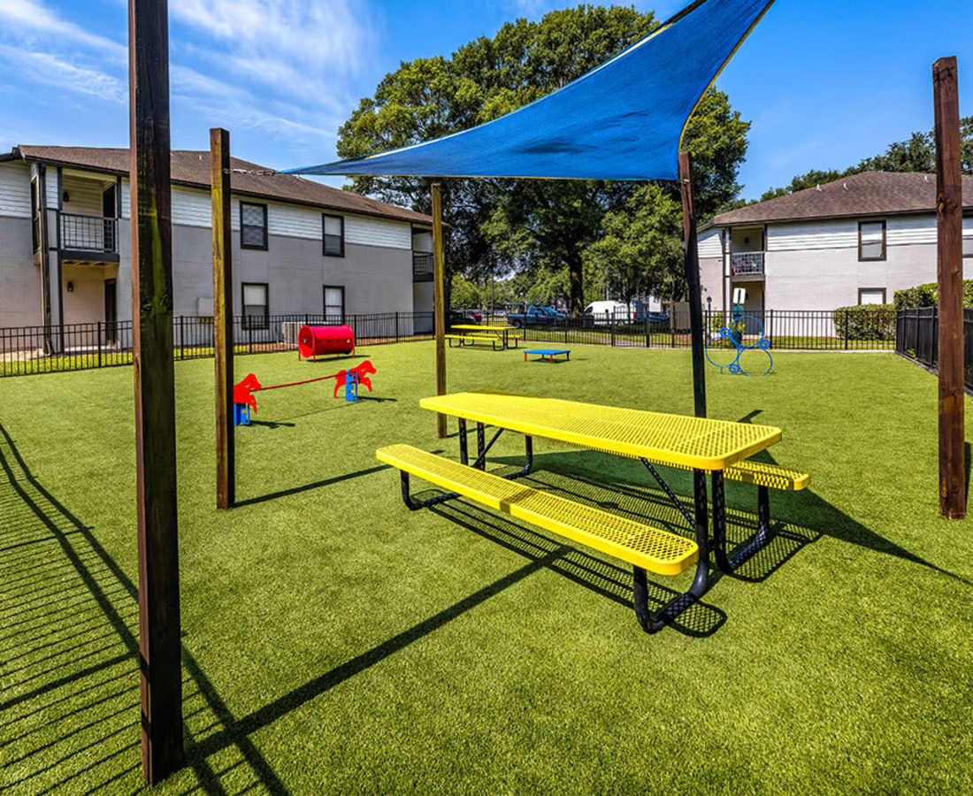 on-site dog park at The Meridian in Jacksonville, Florida