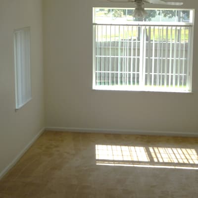 a sunny living area at Midway Park in Lemoore, California