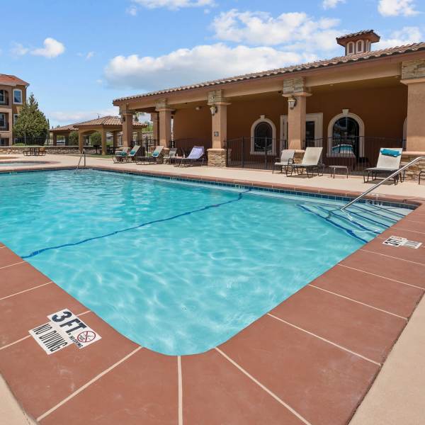 Las Torres Apartments offers a wide variety of amenities in El Paso, Texas