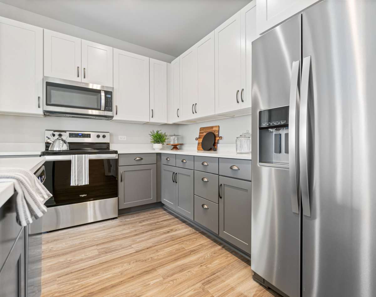 Apartments at Seasons at Hoffman Estates in Hoffman Estates, Illinois