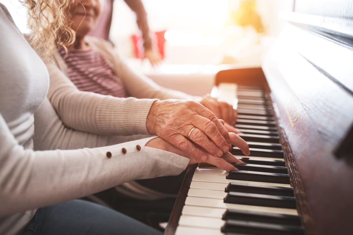 A resident playing the piano at Oxford Glen Memory Care at Grand Prairie in Grand Prairie, Texas