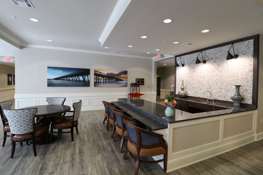 A bar and lounge at Landing at Watermere Frisco Assisted Living in Frisco, Texas