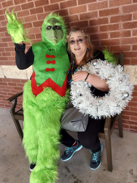 A River Park (TX) resident takes a photo with the Grinch!
