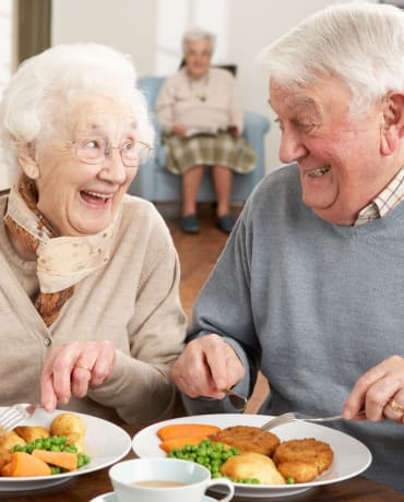Residents enjoying a meal together at Aspen Valley Senior Living in Boise, Idaho