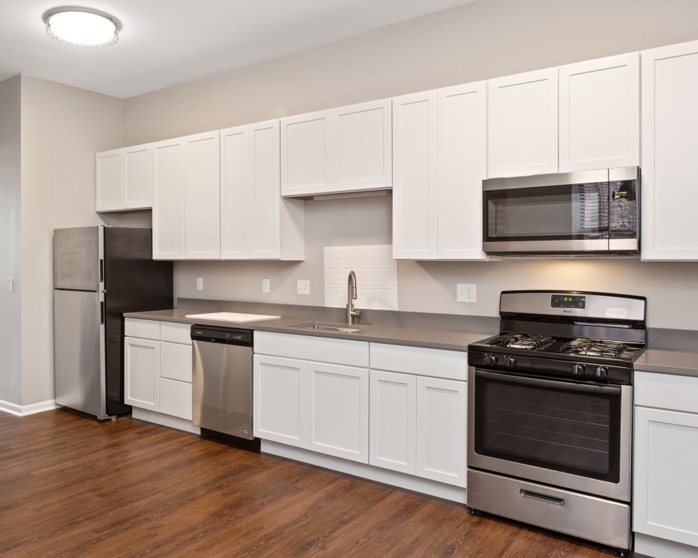 Amenities At Live On 4th Apartments With Walk In Closets