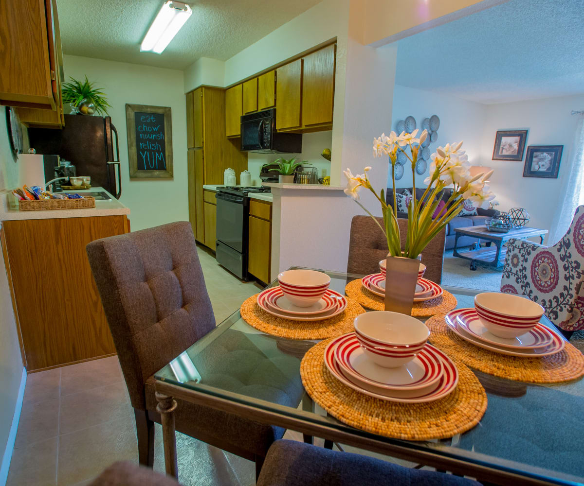 Cedar Glade Apartments dining room and kitchen in Tulsa, Oklahoma