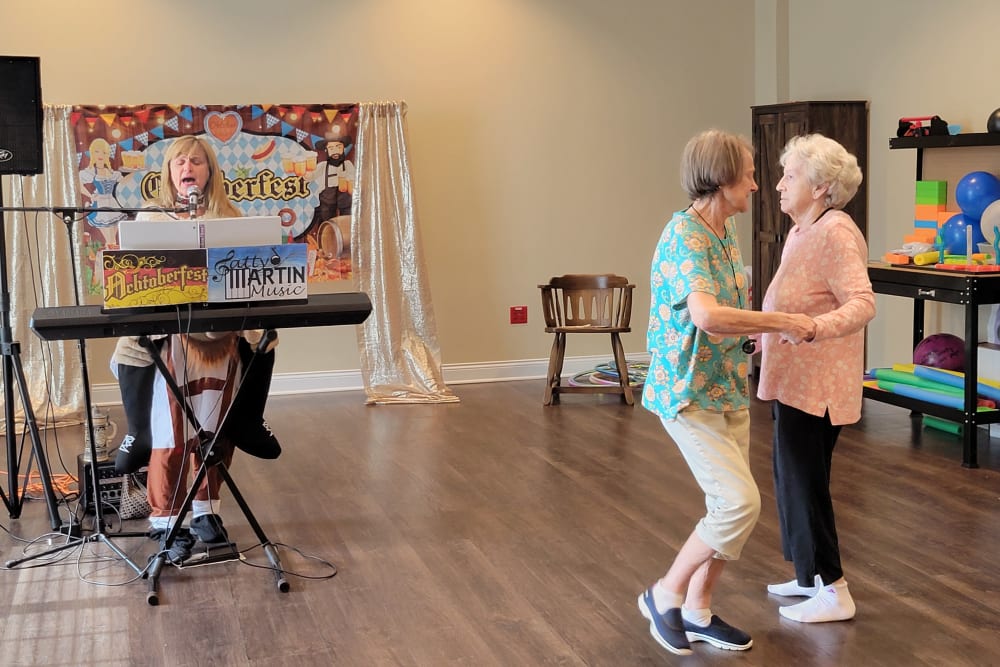 Residents dancing together at Legacy Living Green Township in Cincinnati, Ohio
