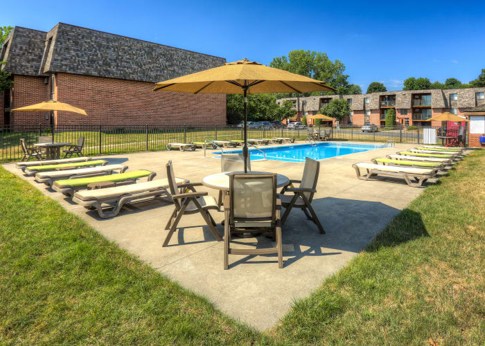 luxury outdoor pool at Kimbrook Manor