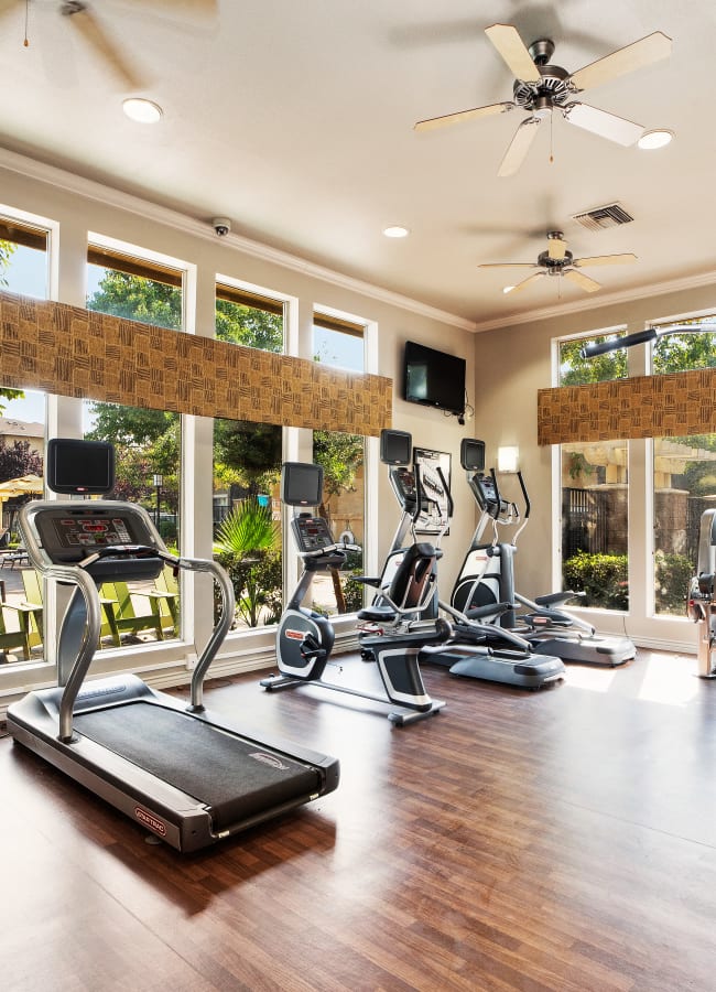 Clean fitness center at Cross Pointe Apartment Homes in Antioch, California