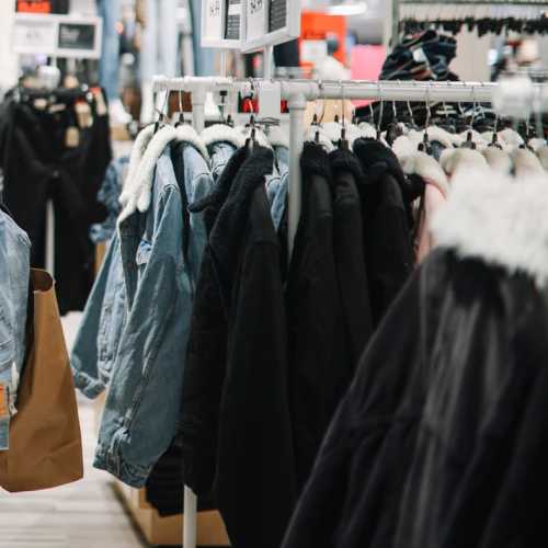 Clothes shopping near Quaker Meadows in Hermitage, Pennsylvania