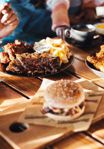 Dining near Crestview Senior Duplexes in Tulsa, Oklahoma