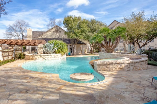 Exterior view of Ridgecrest Apartment Homes in Austin, Texas