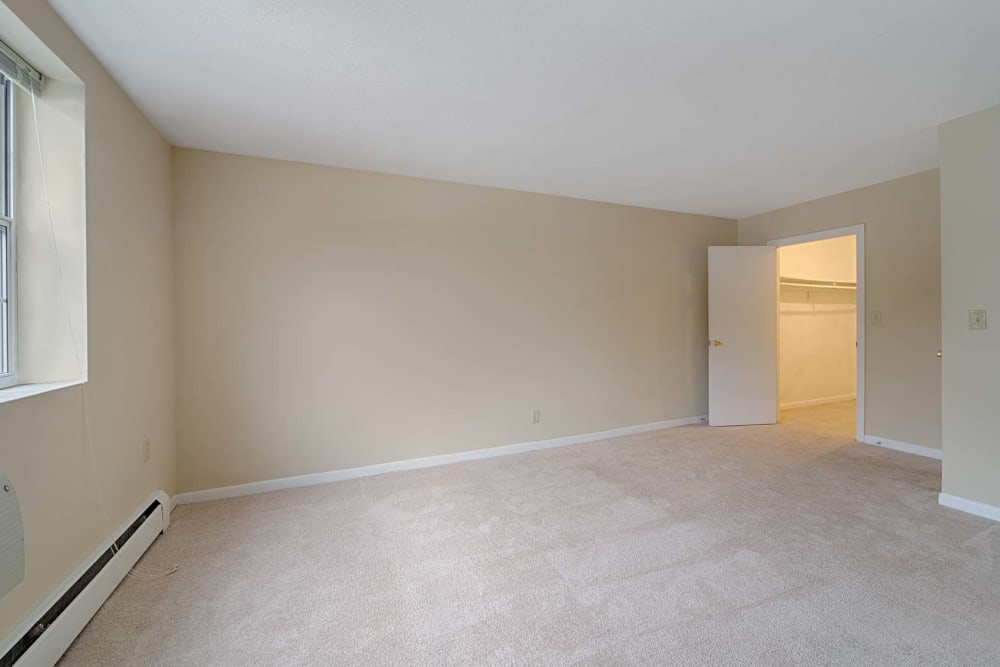 Large bedroom with plush carpeting at Eagle Rock Apartments at Framingham in Framingham, Massachusetts