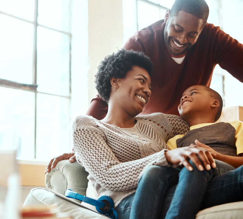 Happy family at Oaks Braemar in Edina, Minnesota