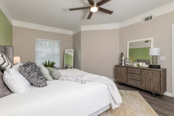 3 bedroom apartment home at The Spencer Park Row in Houston, Texas