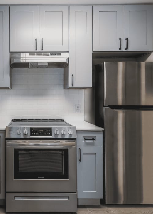 Modern Kitchen and appliances at Creekside Apartment Homes in Fort Worth, Texas
