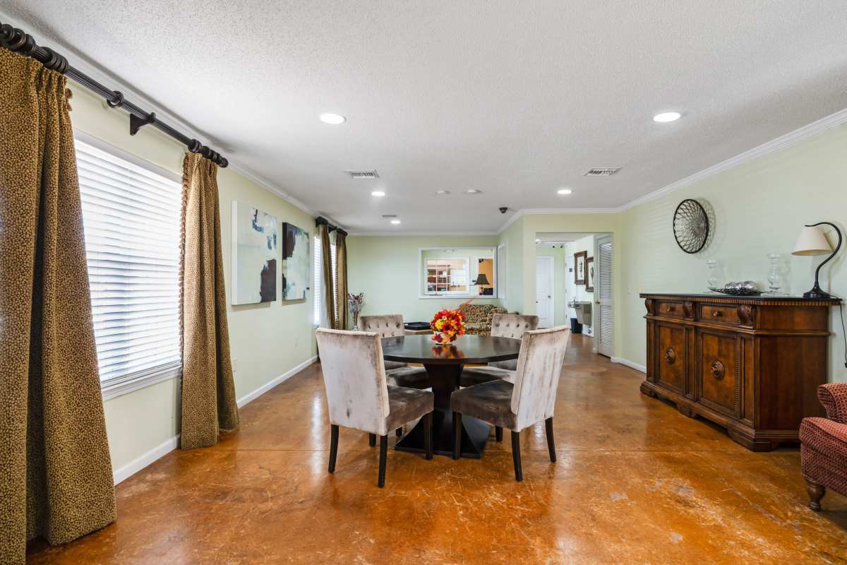 Living area with view to dining at Livingston Oaks in Birmingham, Alabama