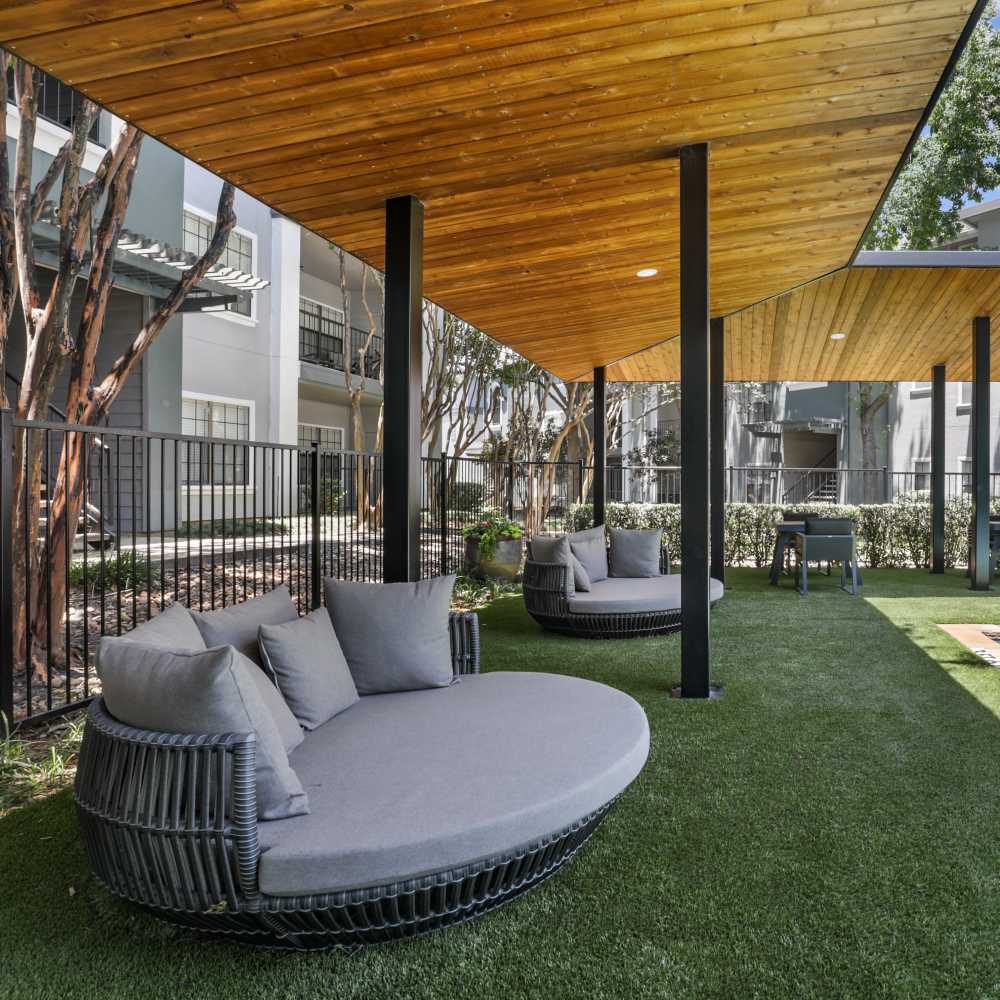 Outdoor seating area at Vail Cliffside in Arlington, Texas