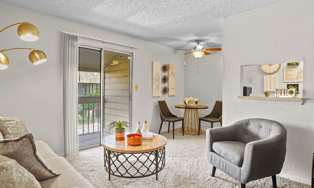 Living room at Sunchase Apartments in Tulsa, Oklahoma