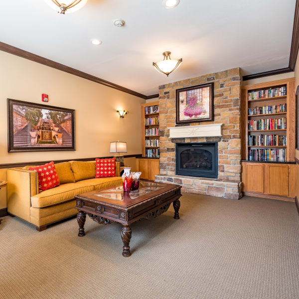 Library and lounge area at Pacifica Senior Living Ellensburg in Ellensburg, Washington