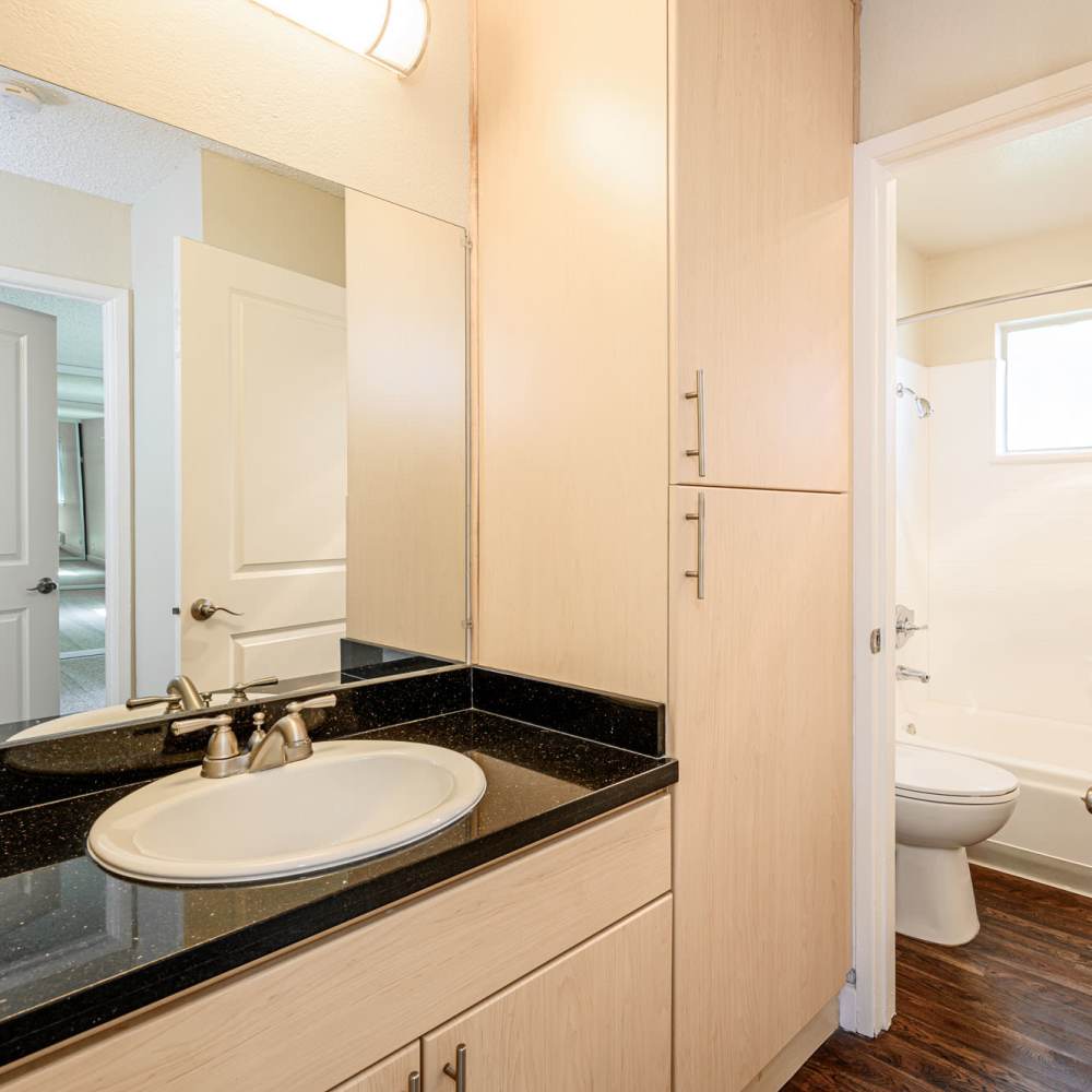 Warm toned bathroom at Vista in San Jose, California