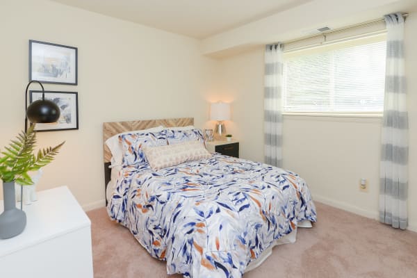Take a virtual tour of a 2 bedroom, 1.5 bath floor plan at Morningside Apartments & Townhomes in Owings Mills, Maryland