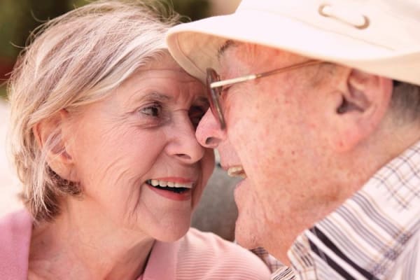 senior living residents enjoying a game of cards in Palm Beach Gardens