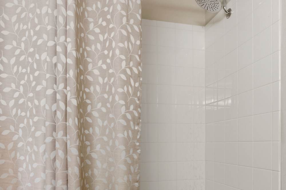 Shower and bathtub at The Highlands in Overland Park, Kansas
