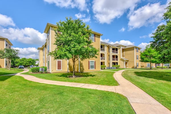 Walking paths at Retreat at Chelsea Park in Selma, Texas