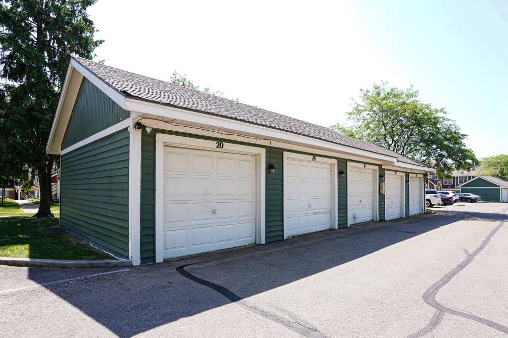 private detached garages for rent