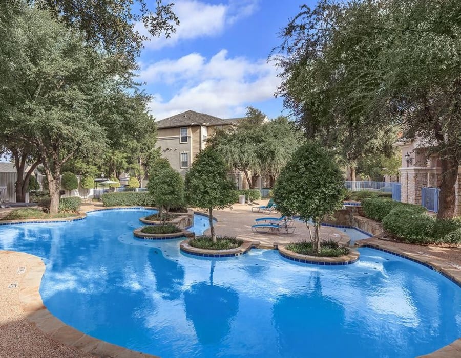 Large circular pool at Keystone Falls in Dallas, Texas