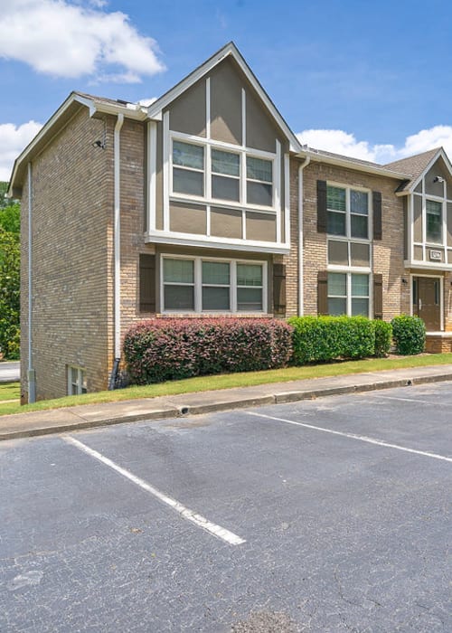 The Crossing at Henderson Mill Apartment Homes near Gregory Lane Apartments in Acworth, Georgia