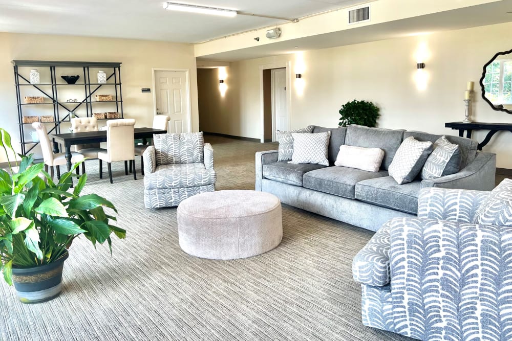 Resident lounge Hanover Place in Tinley Park, Illinois.