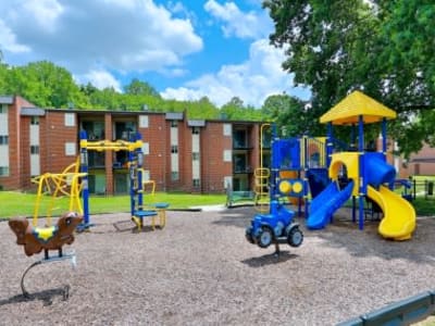 Picnic Tables at Taylor Park Apartment Homes