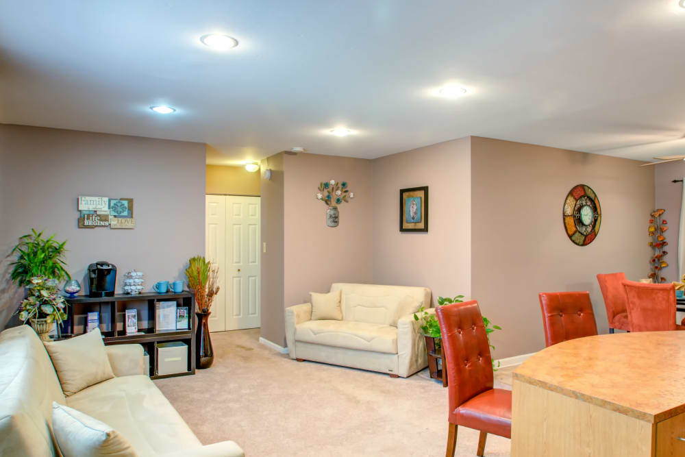 Photos of Pointe Breeze Apartments in Bordentown, New Jersey