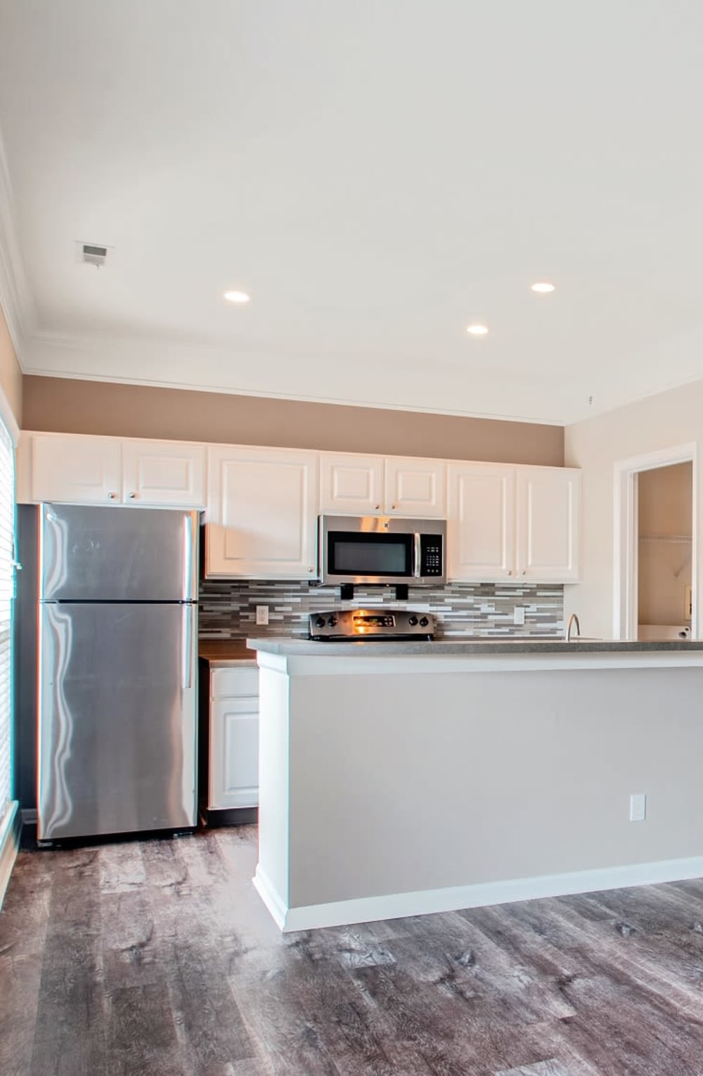 A kitchen with a breakfast bar in a home at Christopher Wren Apartments & Townhomes in Wexford, Pennsylvania