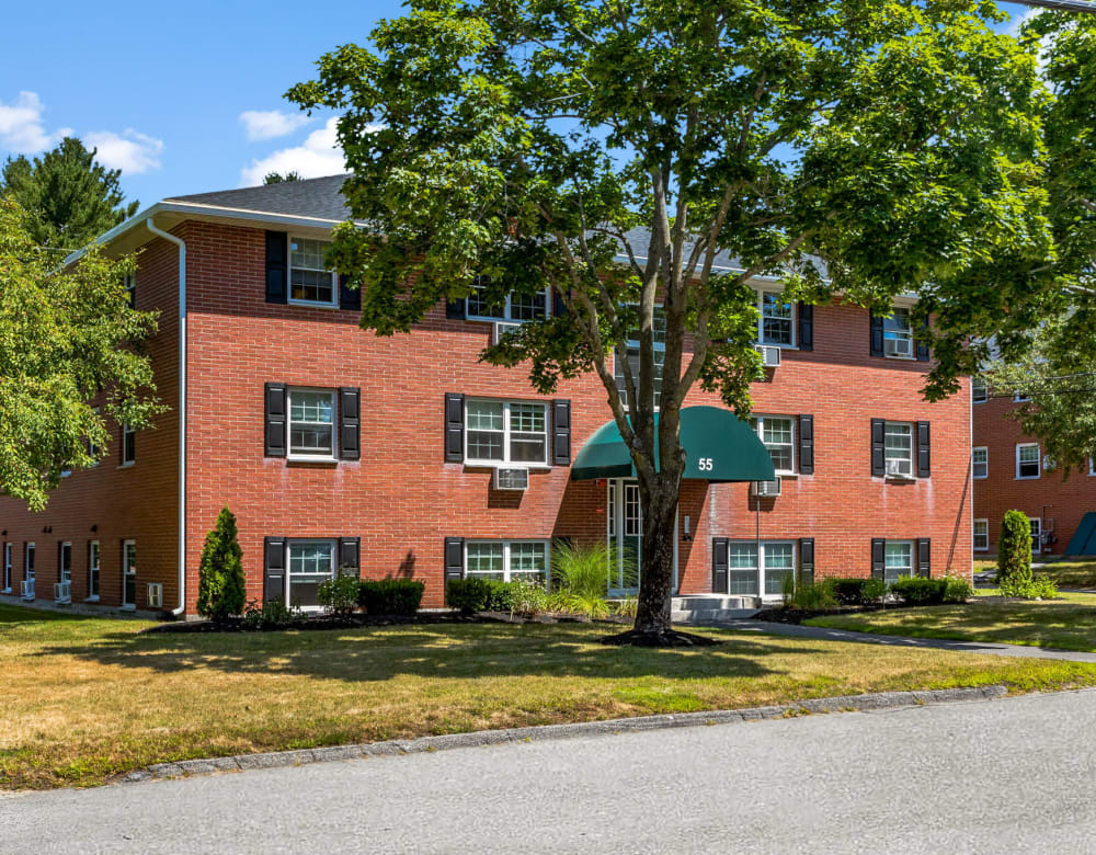 Exterior of Eagle Rock Apartments at Nashua in Nashua, New Hampshire