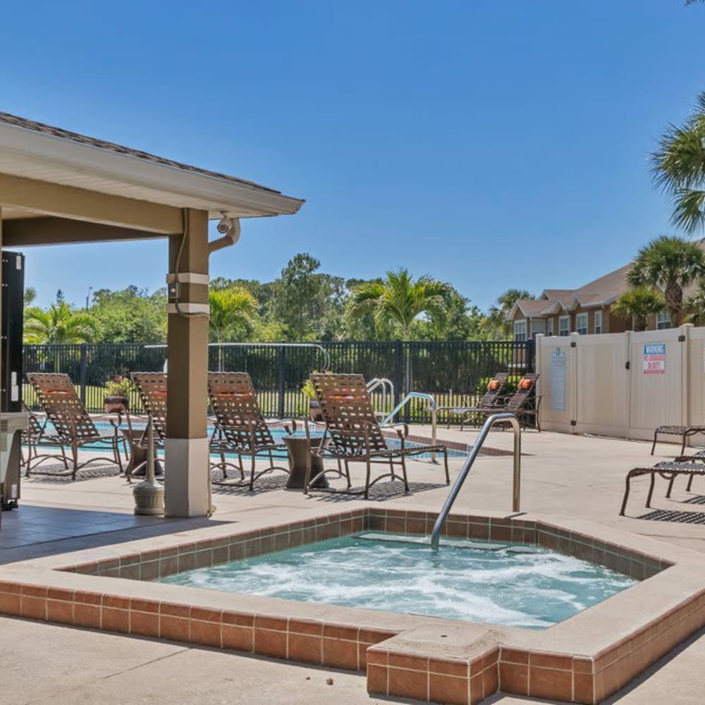 A hot tub at Calais Park Apartments in St Petersburg, Florida