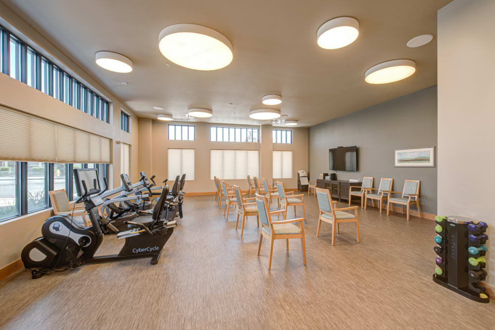 fitness room with exercise machines