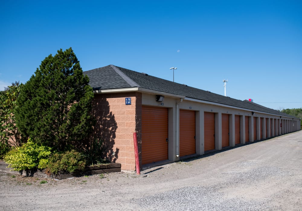 Exterior storage units available at Apple Self Storage - Niagara Falls - Kent in Niagara Falls, Ontario