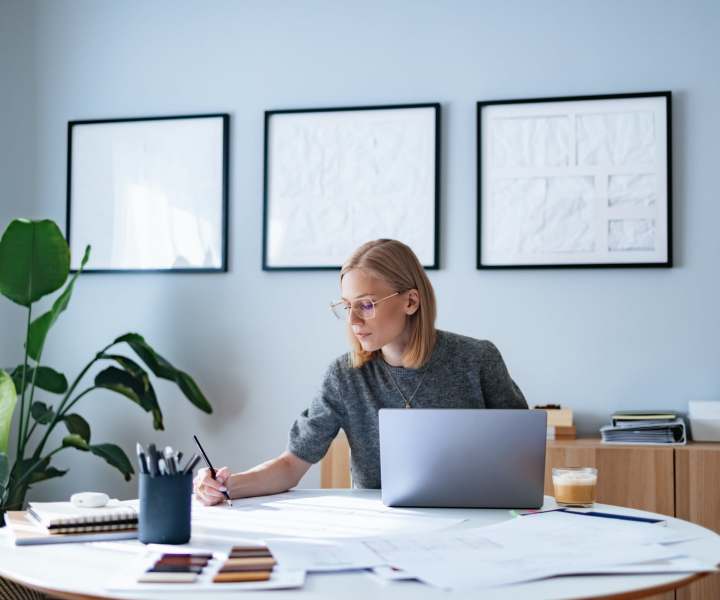 Resident working on her laptop at Cross Creek in Laurel, Maryland