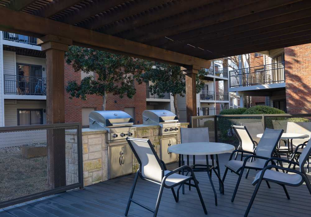 Poolside BBQ & grilling area at Rivercrest in Waco, Texas