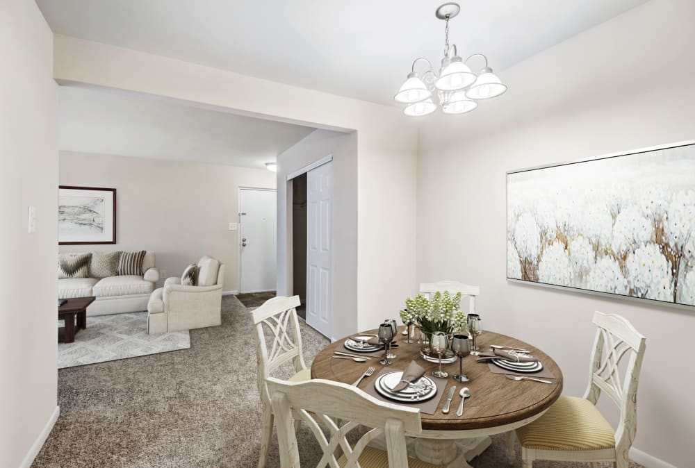 Interior dining room at Montgomery Trace Apartments