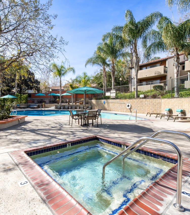 Spa and swimming pool area at Sofi Thousand Oaks in Thousand Oaks, California