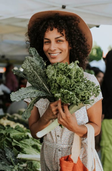 Resident shopping at the farmers market near Vernon Hills, Illinois near The Oaks Of Vernon Hills