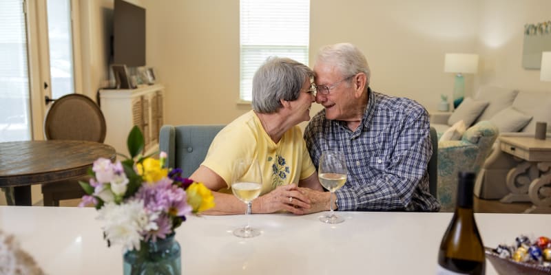 Two residents drinking wine and bonding at Glenncrest at Webb Gin in Lawrenceville, Georgia