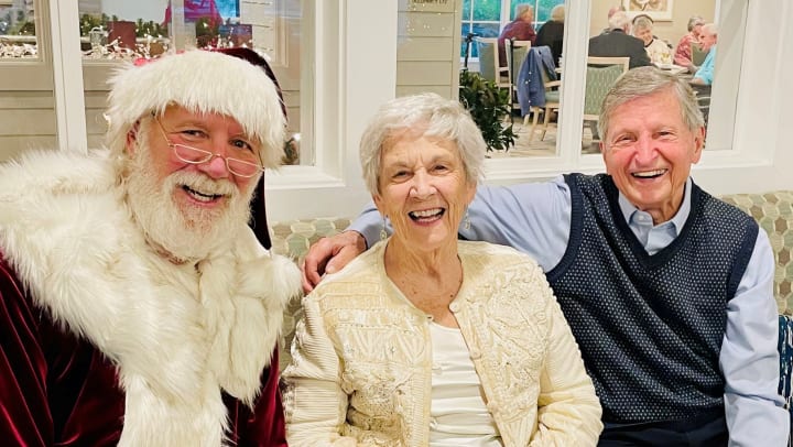 Carolina Park (SC) residents take a photo with Santa Claus!