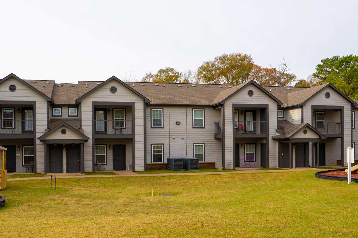 Exterior of Hampton Village in Palestine, Texas