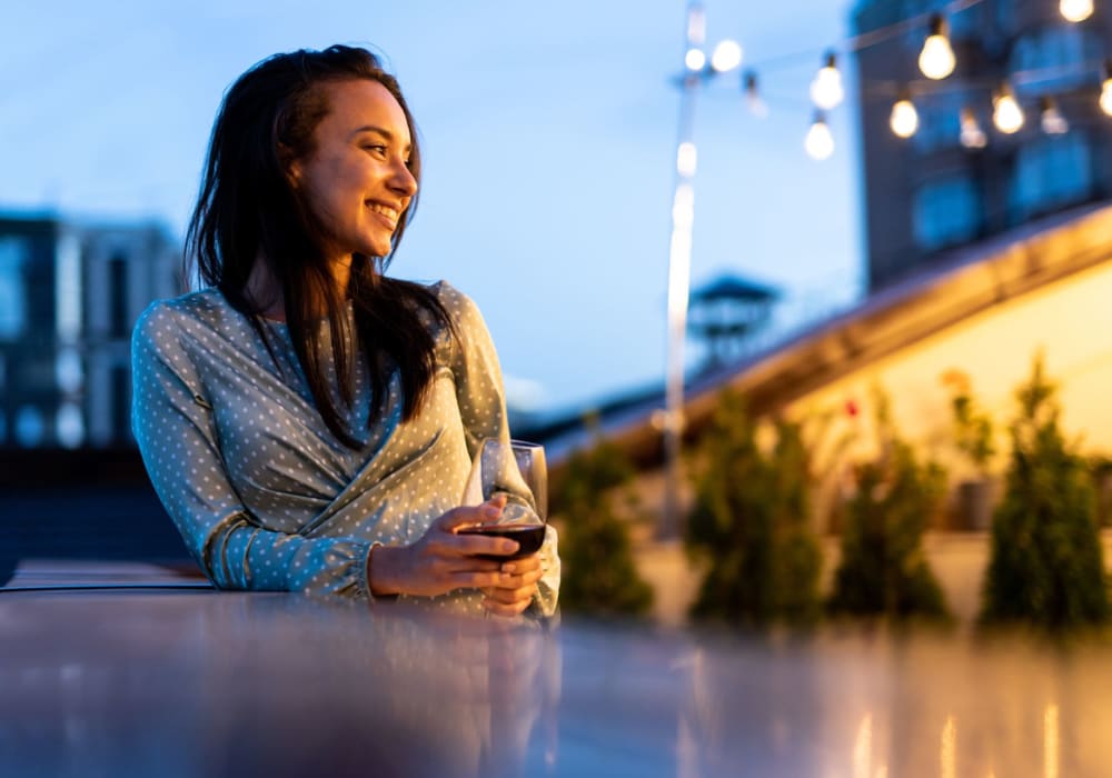 Resident sitting in the outdoor lounge at Allina La Jolla in San Diego, California